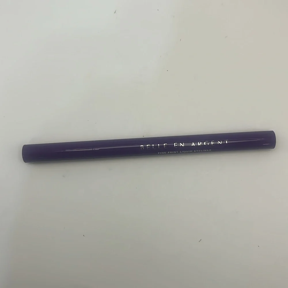 BELLE EN ARGENT Fine Print Liquid Liner – Precision Black Felt Tip